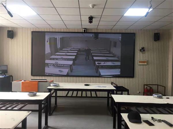 LED大屏十视频会议摄像头